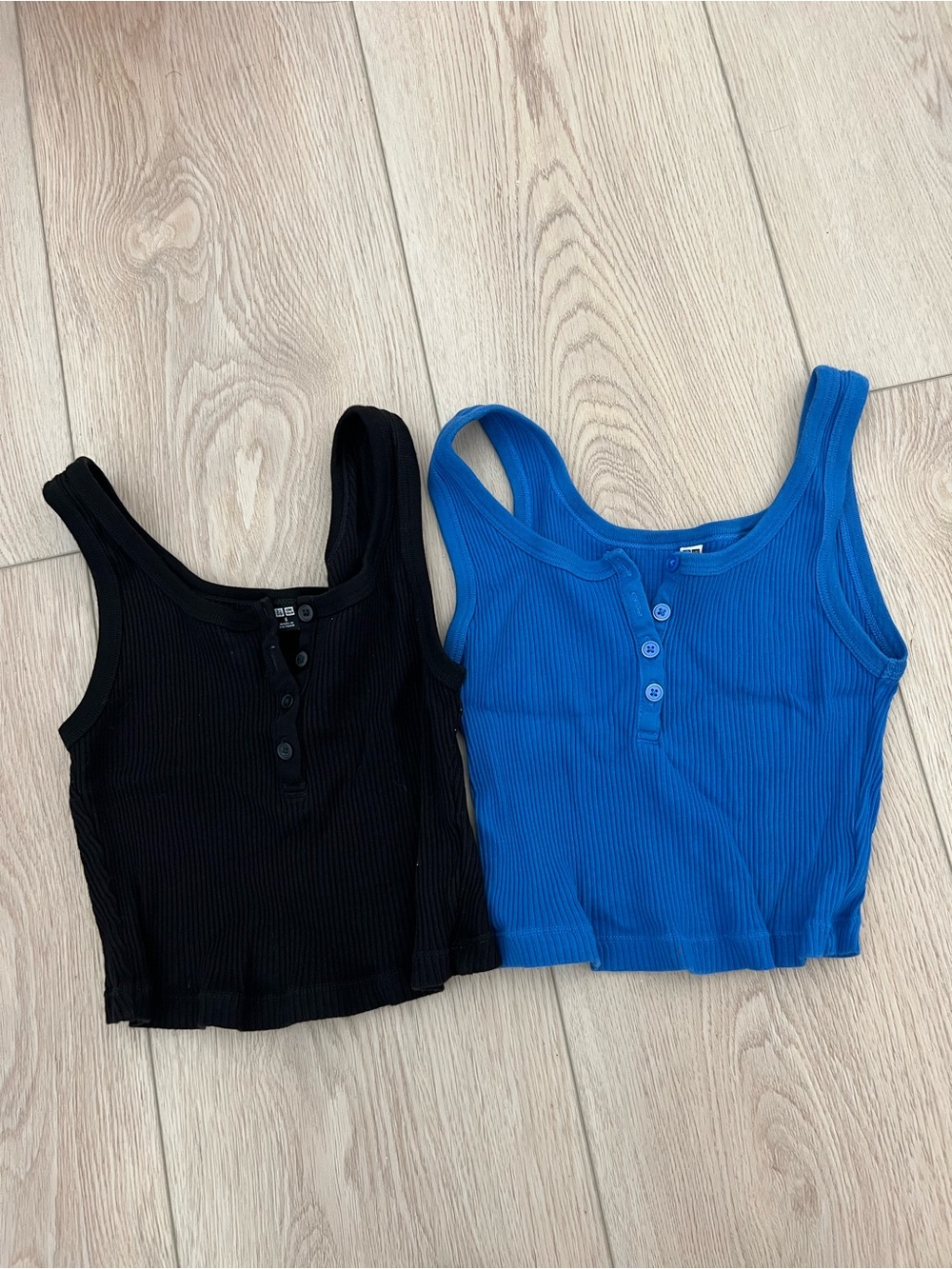 Set of 2 Uniqlo cropped Ribbed Henley Tank Top - Black & Blue
